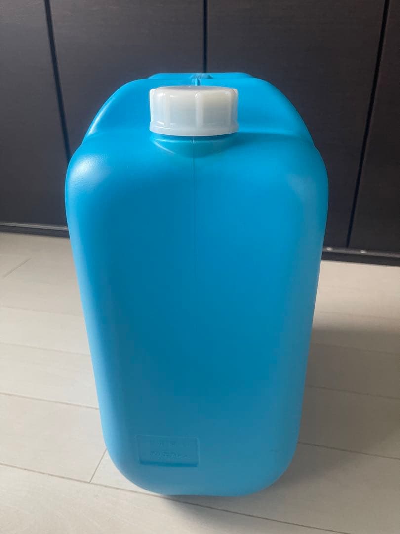 石油ストーブ 青い燃料タンク付き