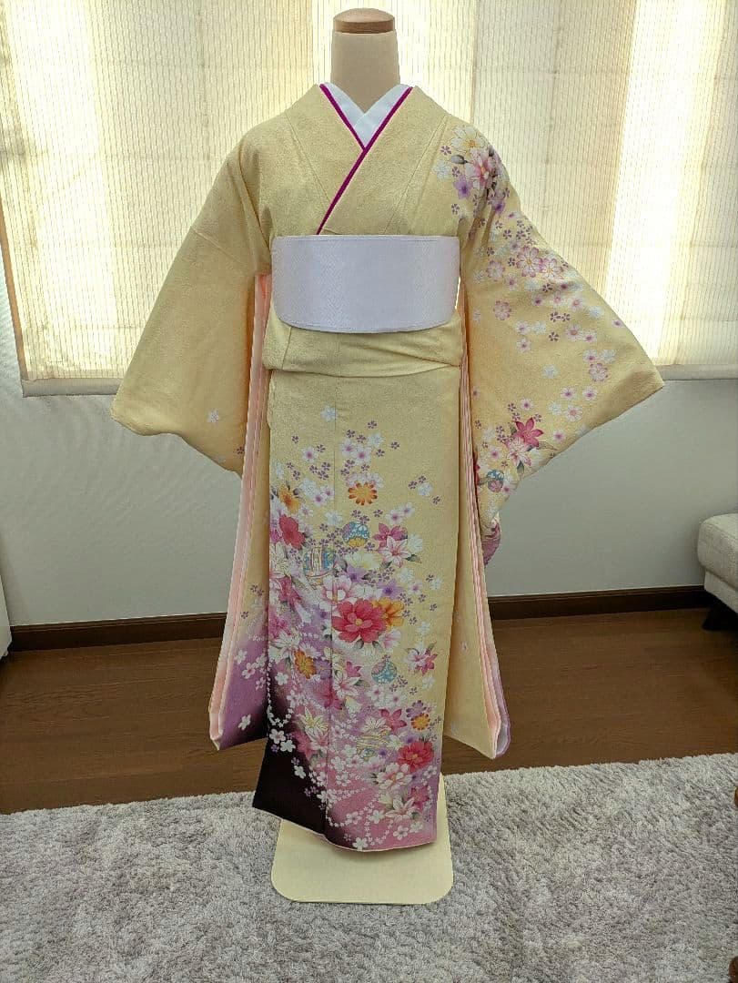 【値下げ】振袖 •長襦袢2点セット　 花柄 やさしい黄色　☆美品☆