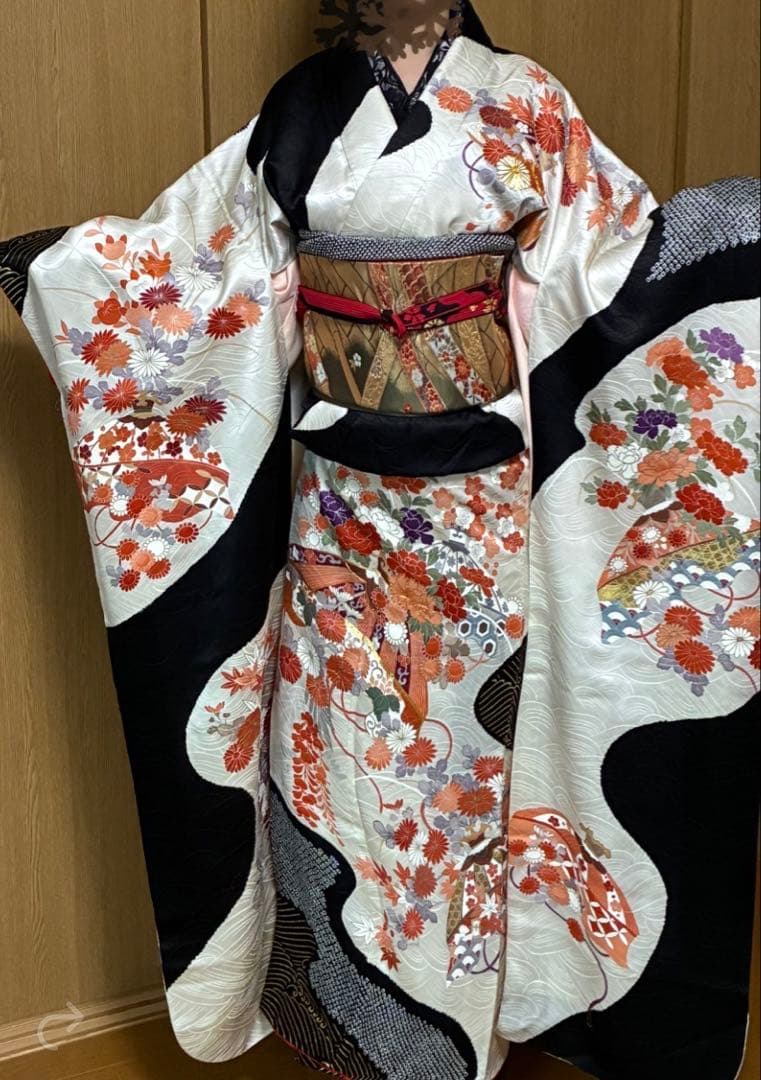 三点セット　振袖 花柄 絹素材　絞り　黒白赤