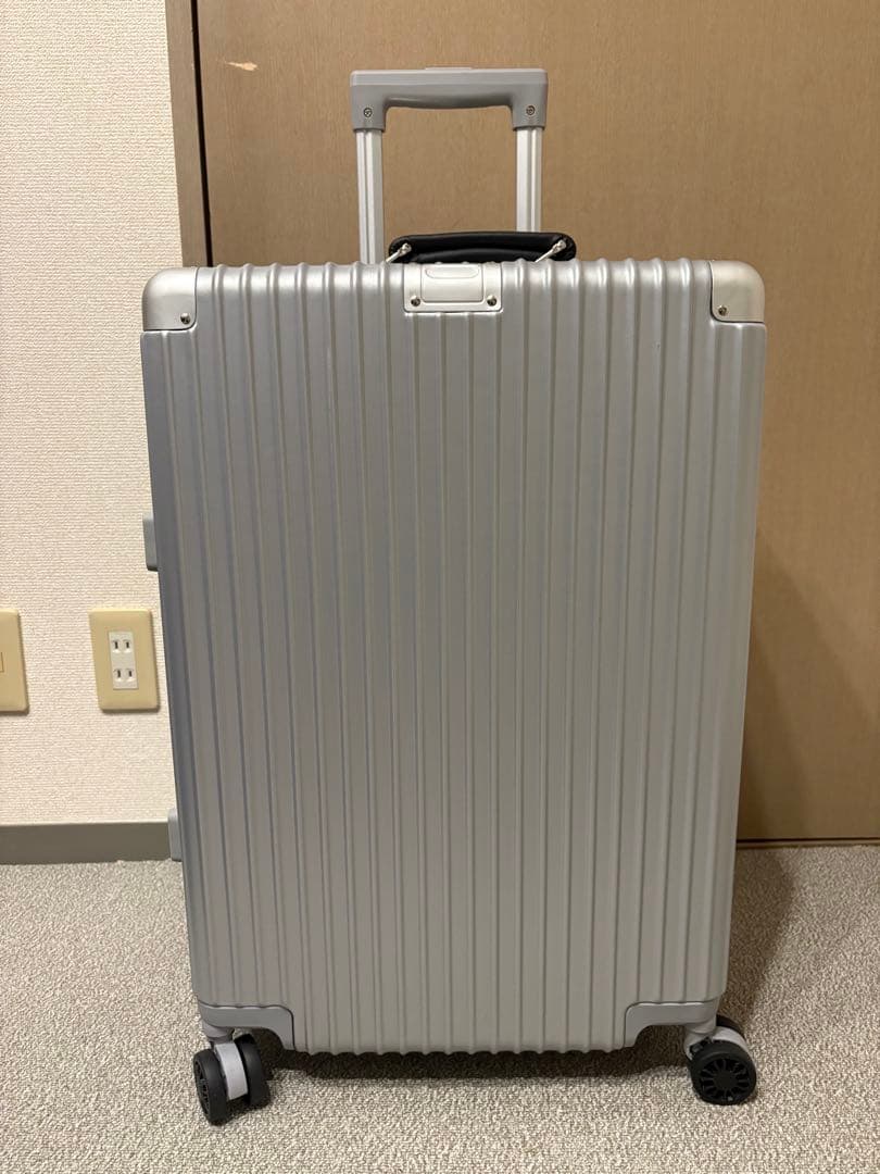 値下げ【新品】シルバーキャリーケース（Mサイズ）