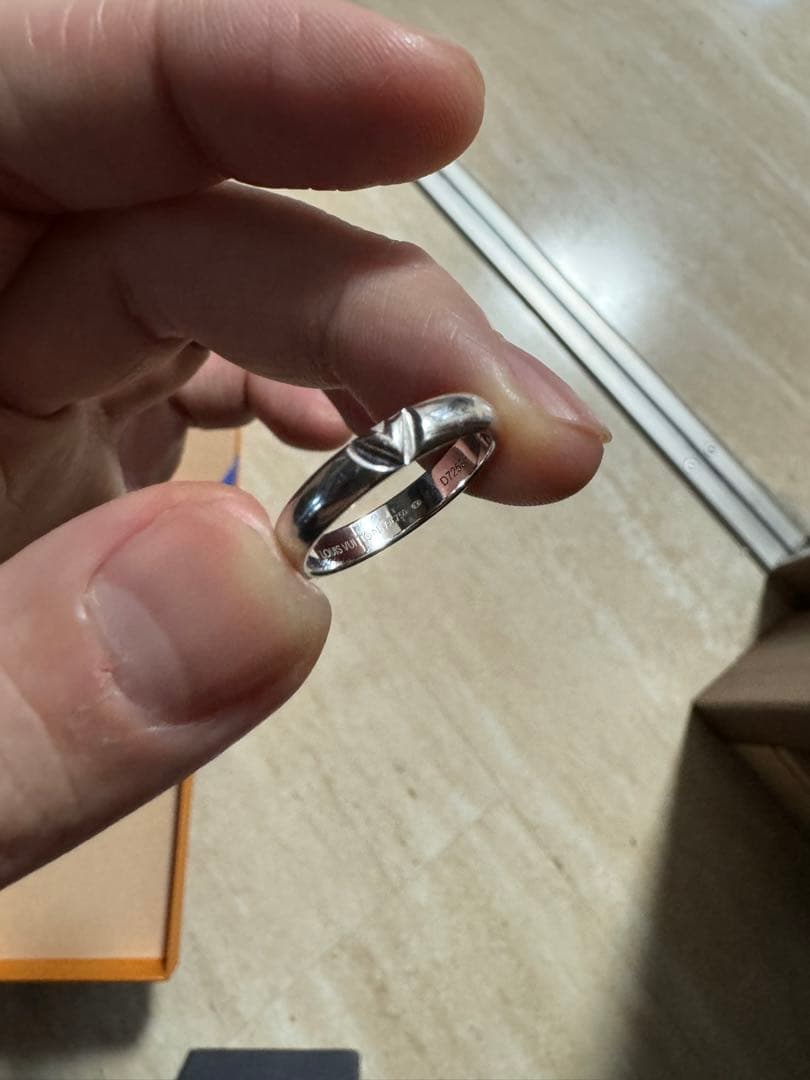 louisvuitton アリアンス LV ヴォルト ミュルティ　ホワイト