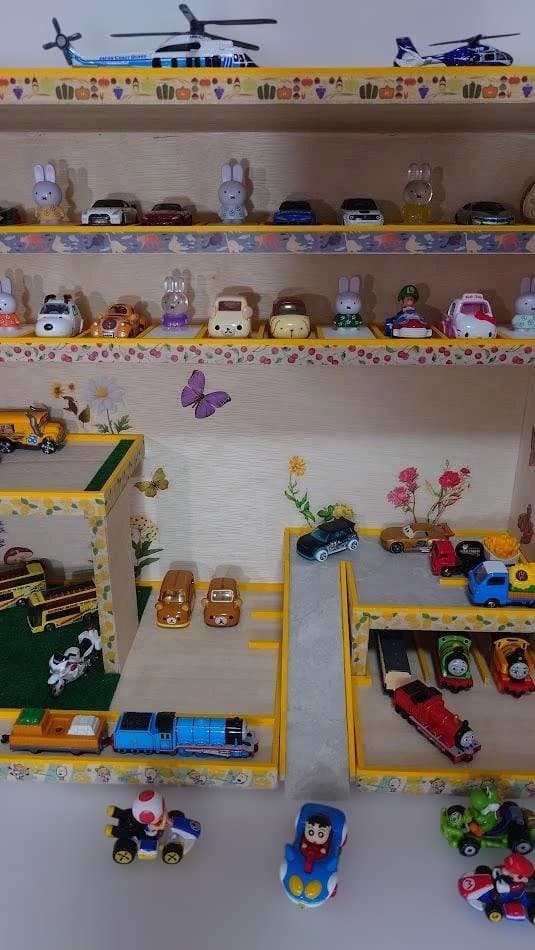 トミカ木製手作り駐車場（ビッグイエロ－）BY02