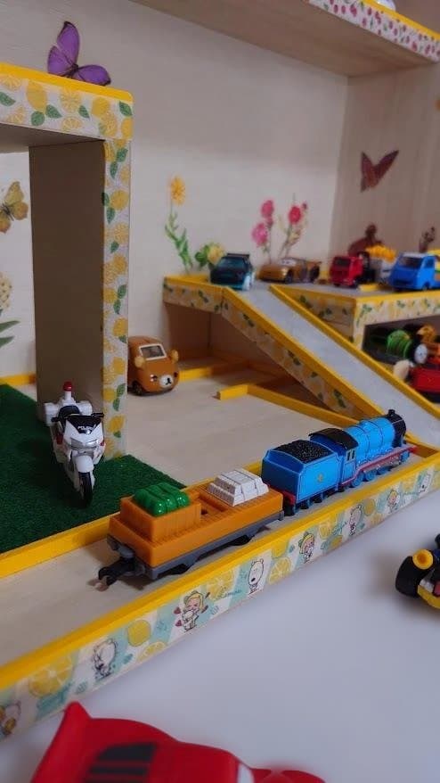 トミカ木製手作り駐車場（ビッグイエロ－）BY02