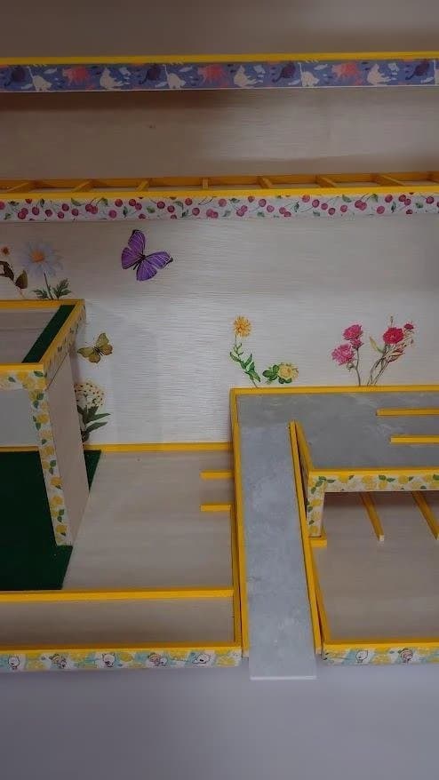 トミカ木製手作り駐車場（ビッグイエロ－）BY02