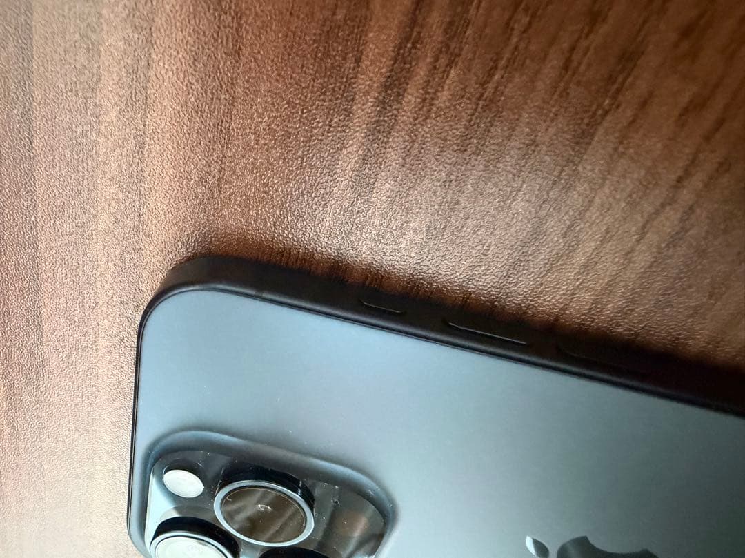 Apple iPhone 15 Pro本体 美品