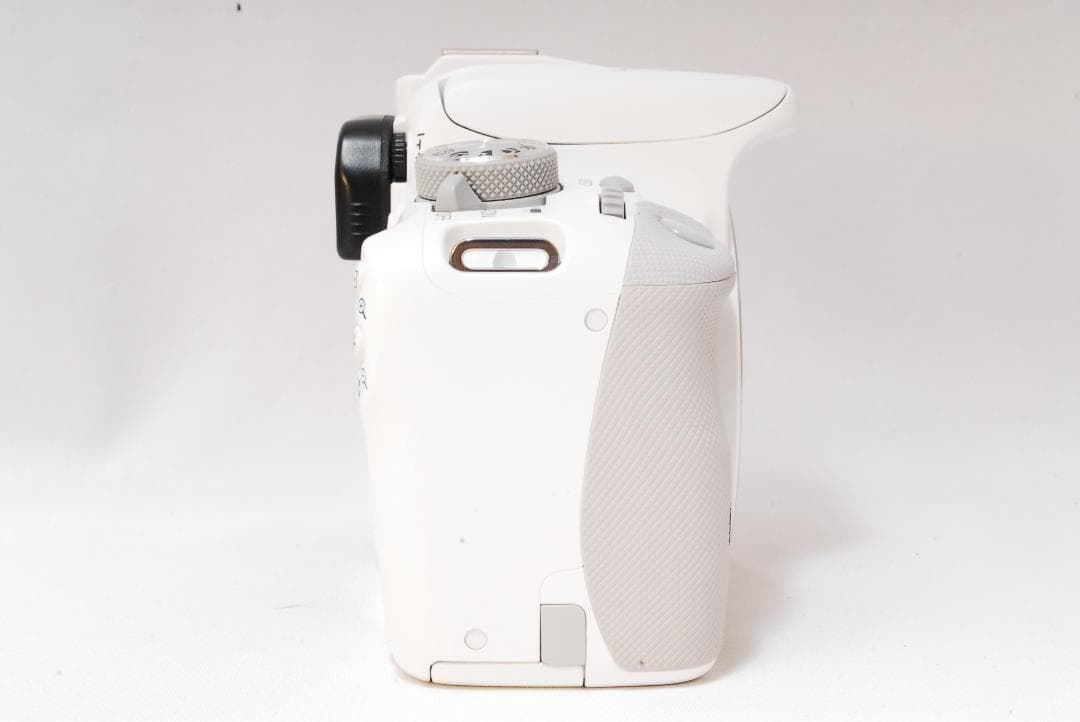 ショット数少✨希少 ホワイト✨Canon EOS Kiss X7✨スマホ転送OK