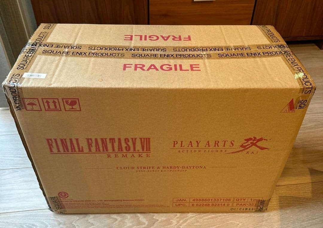 FINAL FANTASY VII REMAKE PLAY ARTS 改クラウド