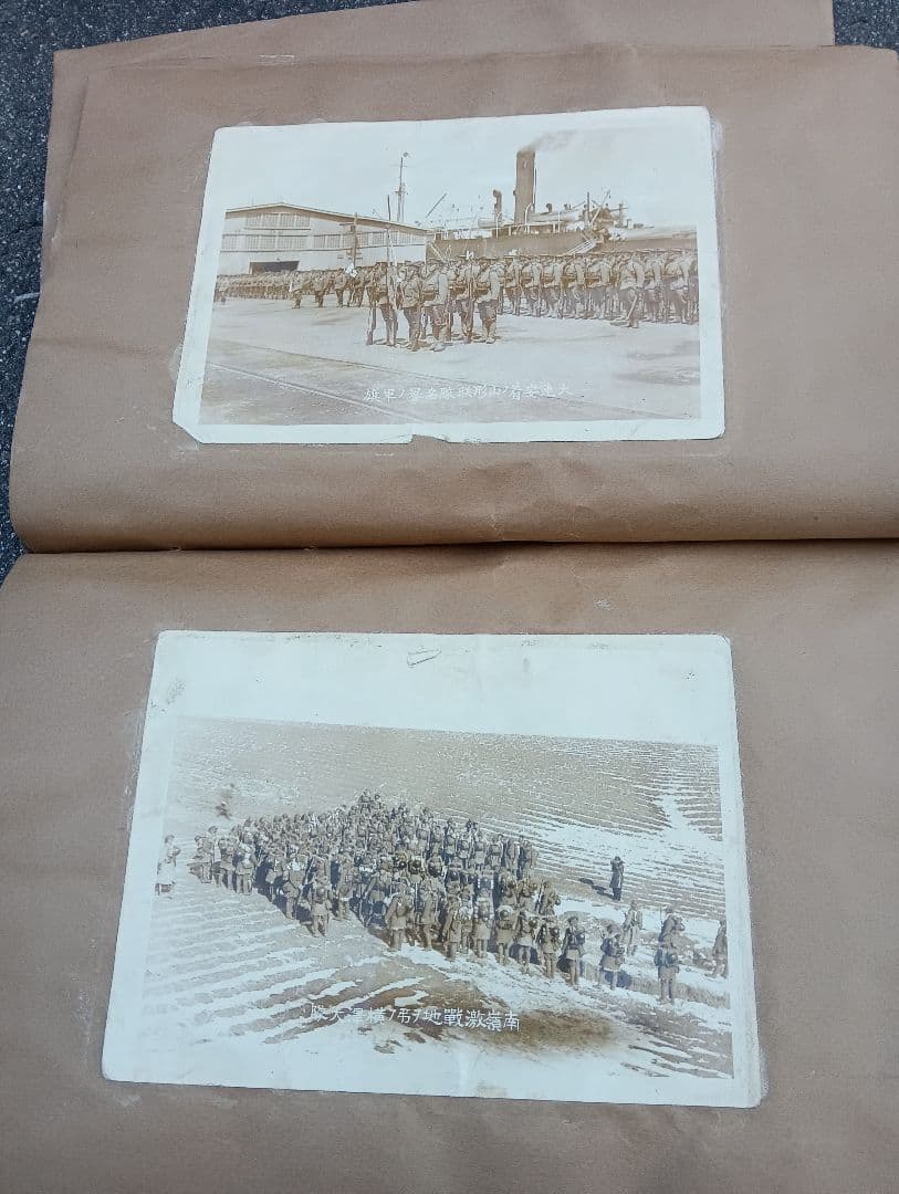 満州の古い写真８１枚、新聞の切抜２８枚が、貼り付け、建築　死体、自動車、戦闘機