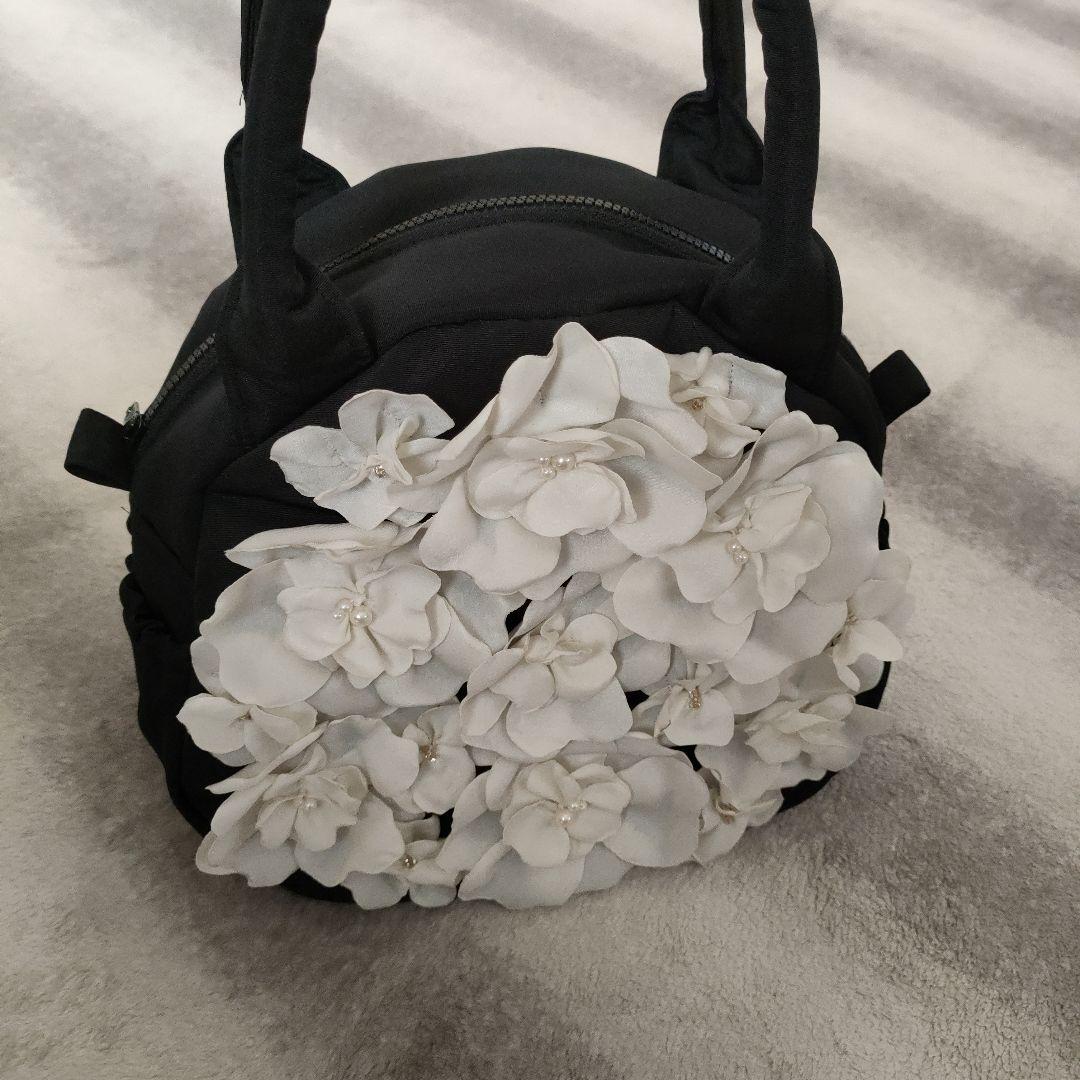 お値下げ！送料無料★極美品★アミティエ★お花のバッグ★黒✕白★さえら★ポテチーノ