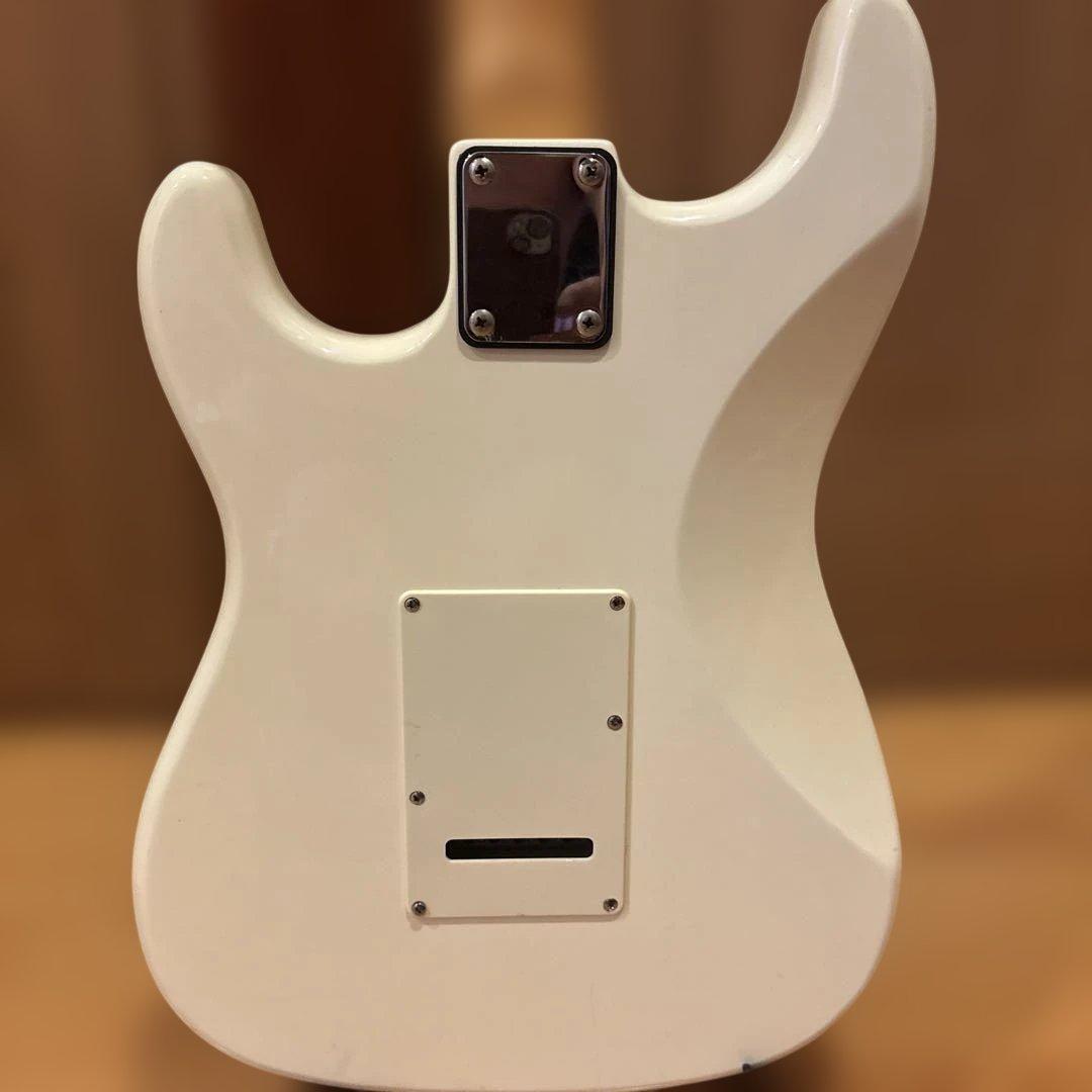 【Yummy】Legend ストラトタイプ トレモロアーム付 新品弦張替済