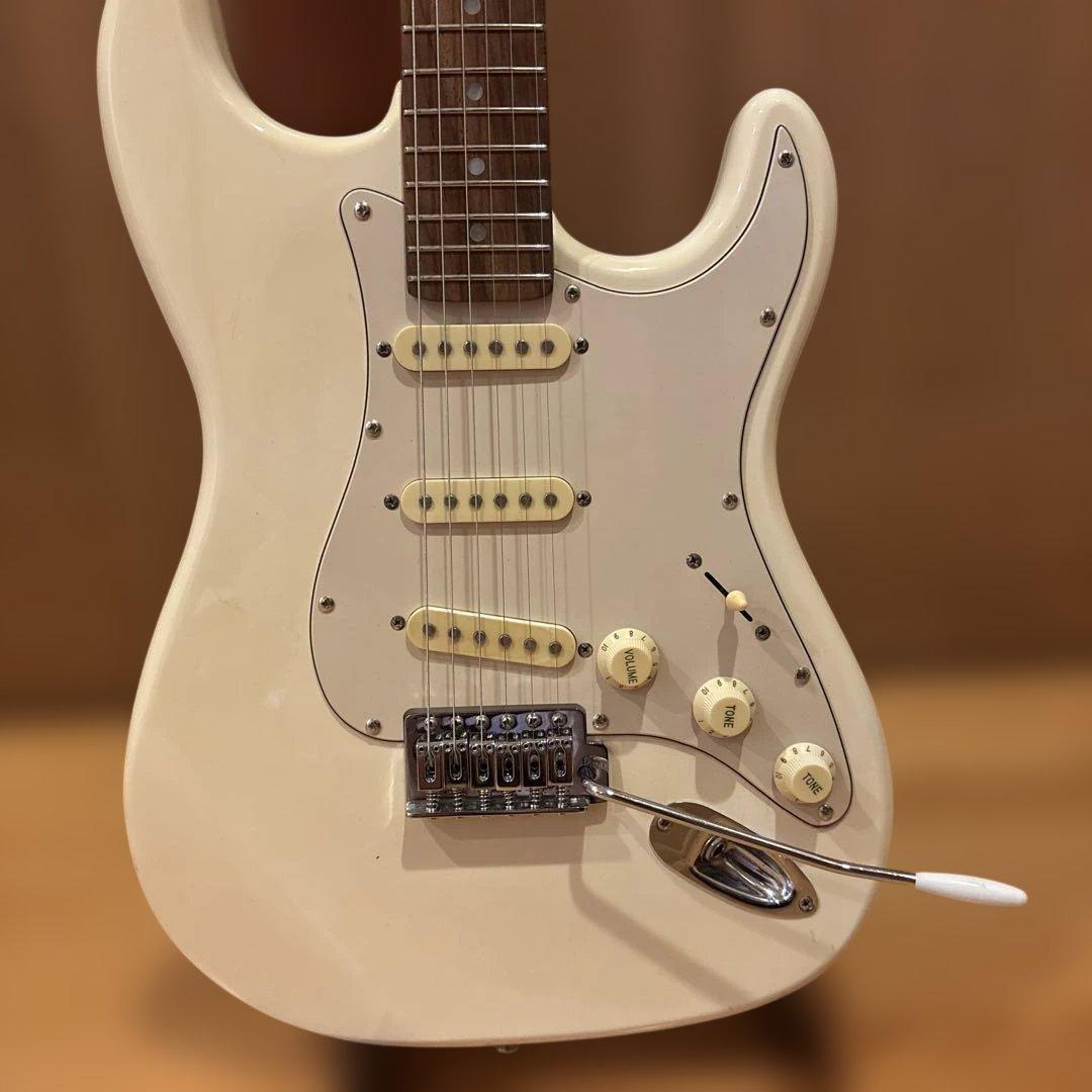 【Yummy】Legend ストラトタイプ トレモロアーム付 新品弦張替済