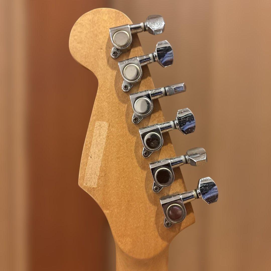 【Yummy】Legend ストラトタイプ トレモロアーム付 新品弦張替済