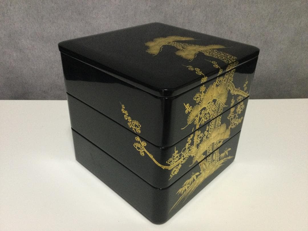 最終値下げです。【未使用 美品】 輪島塗 三段重 黒呂色 沈金 松 梅