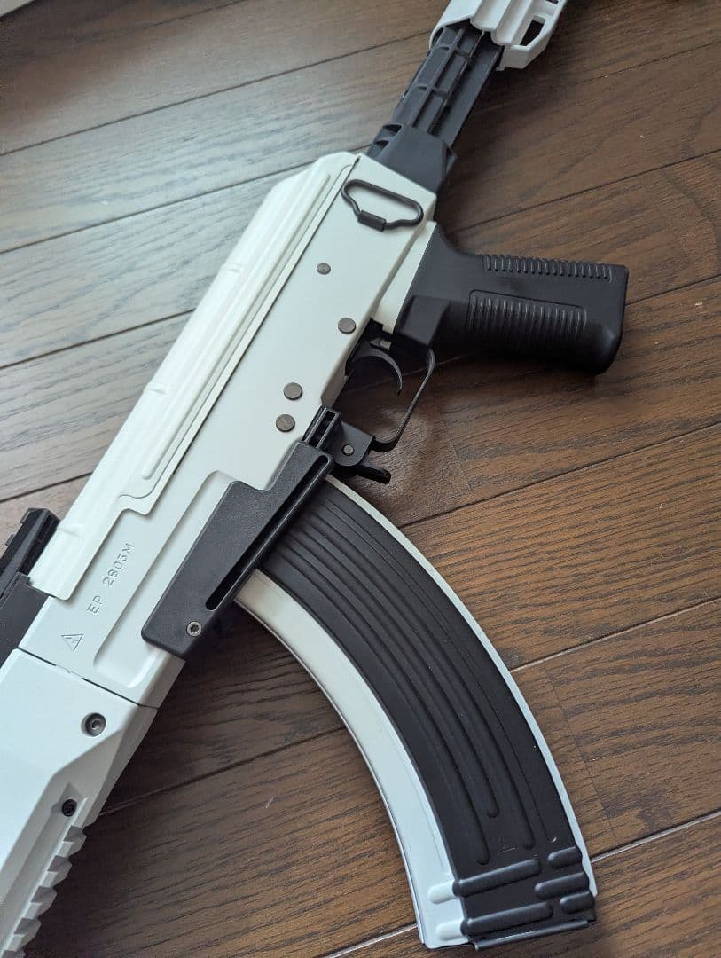 東京マルイ　次世代電動ガンAK47WHITE STORM