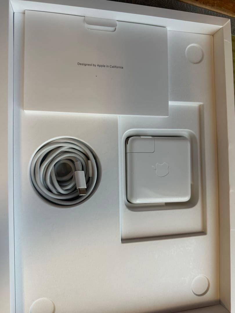 MacBook Pro 13インチM2チップ(2022年モデル)スペースグレー