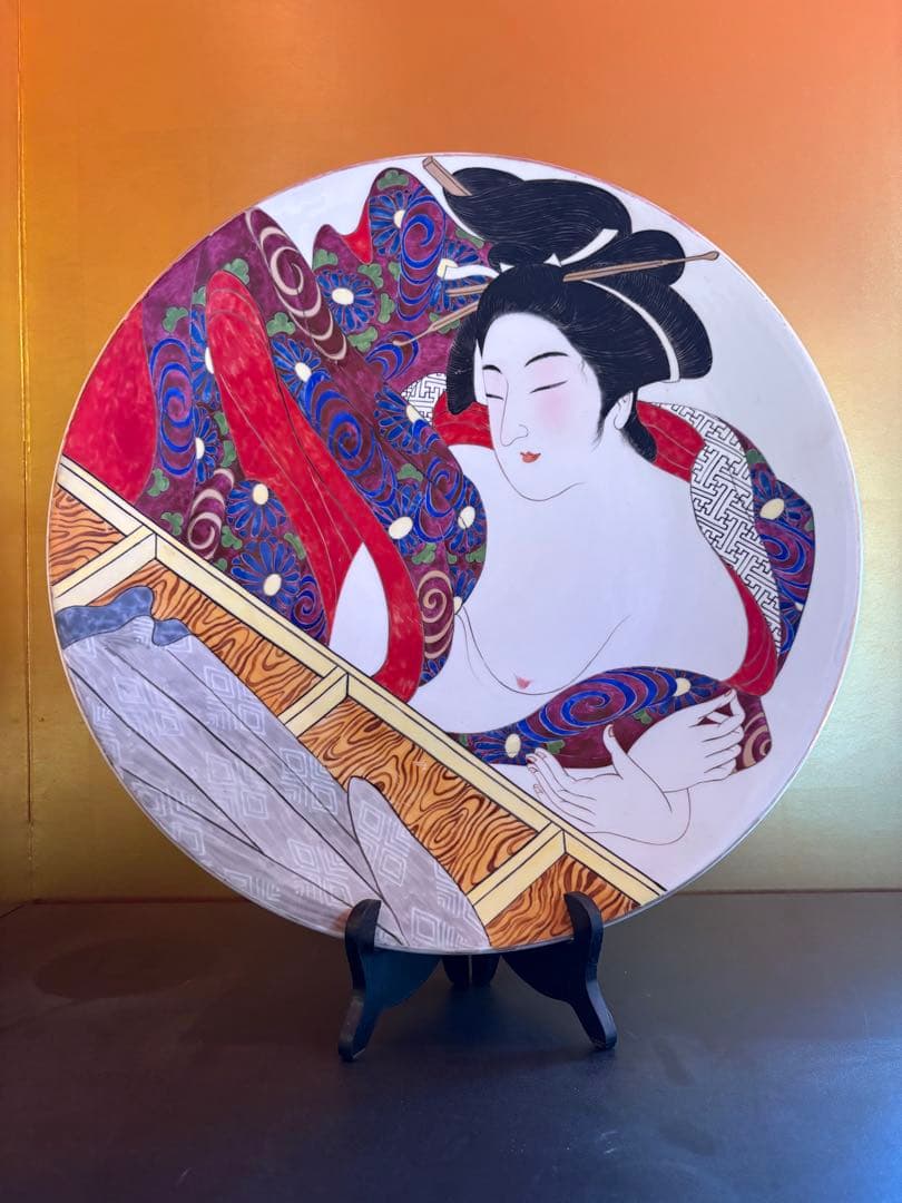 大皿　女性が描かれた大きな飾り皿