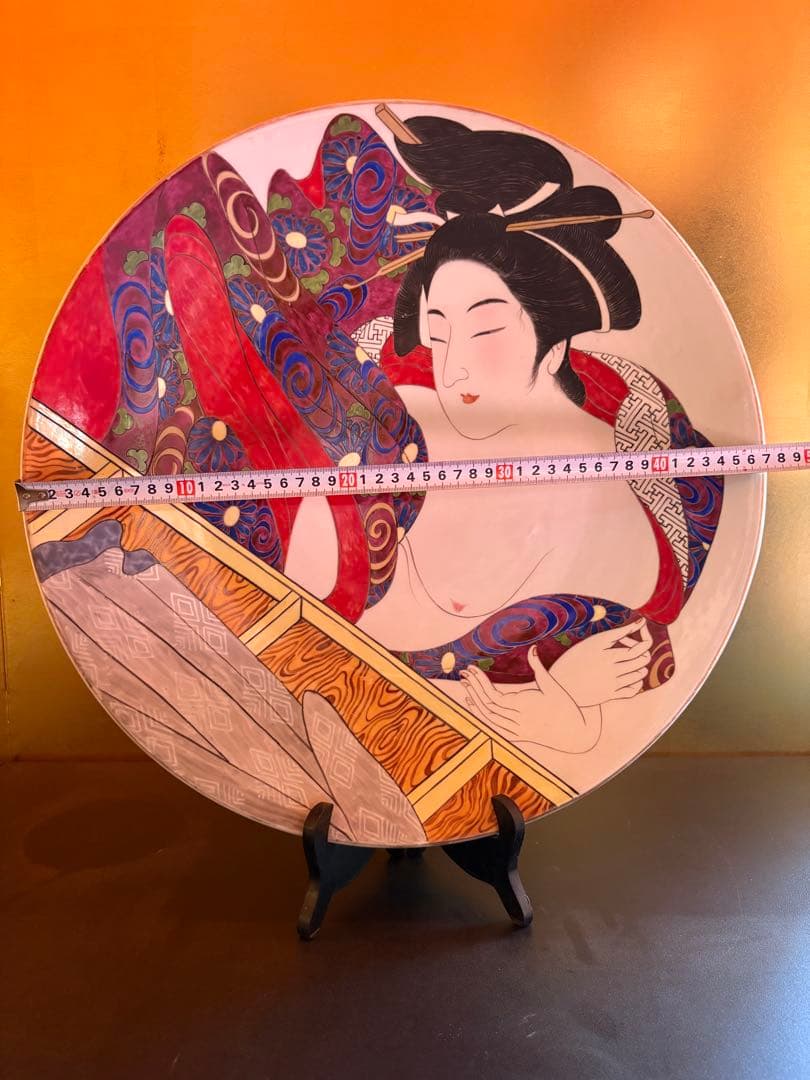大皿　女性が描かれた大きな飾り皿