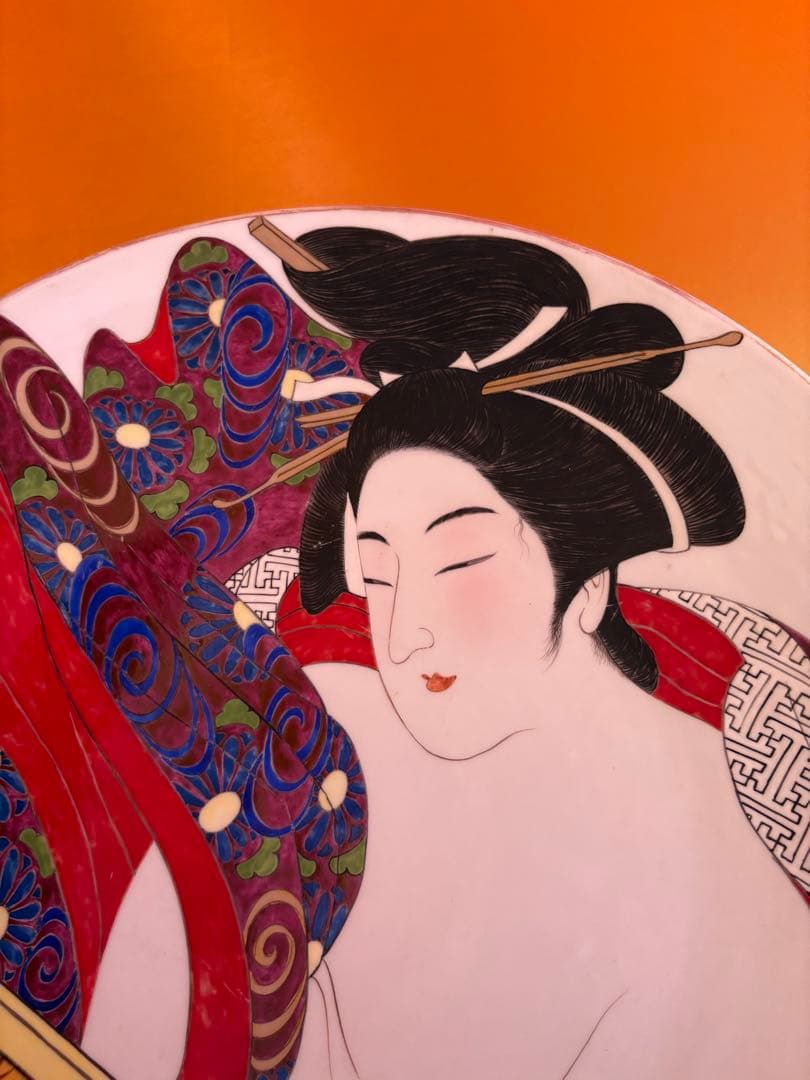 大皿　女性が描かれた大きな飾り皿