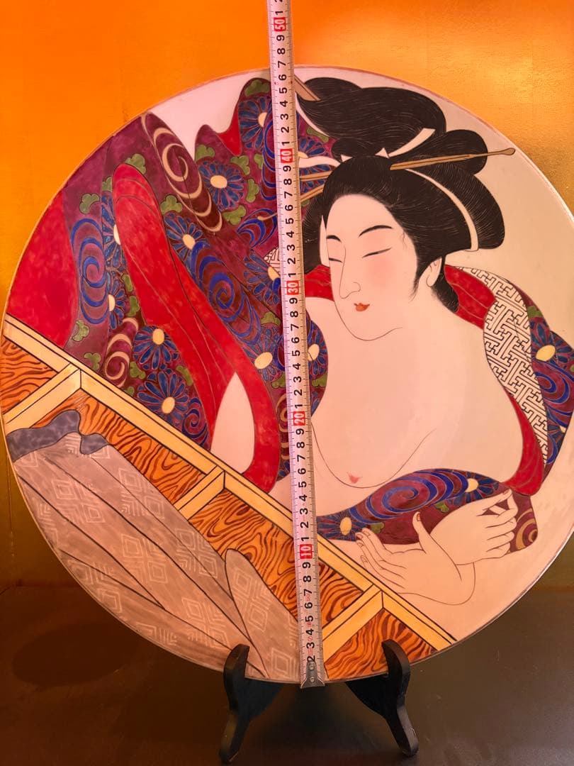 大皿　女性が描かれた大きな飾り皿