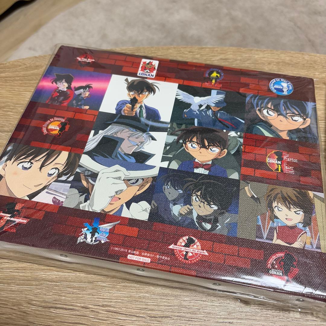 劇場版名探偵コナンのキャンバスアートとピンバッジコレクション
