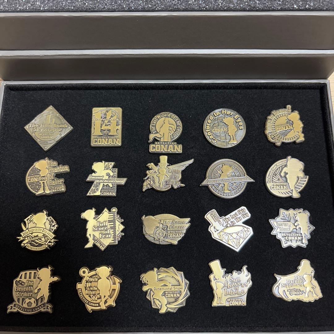 劇場版名探偵コナンのキャンバスアートとピンバッジコレクション