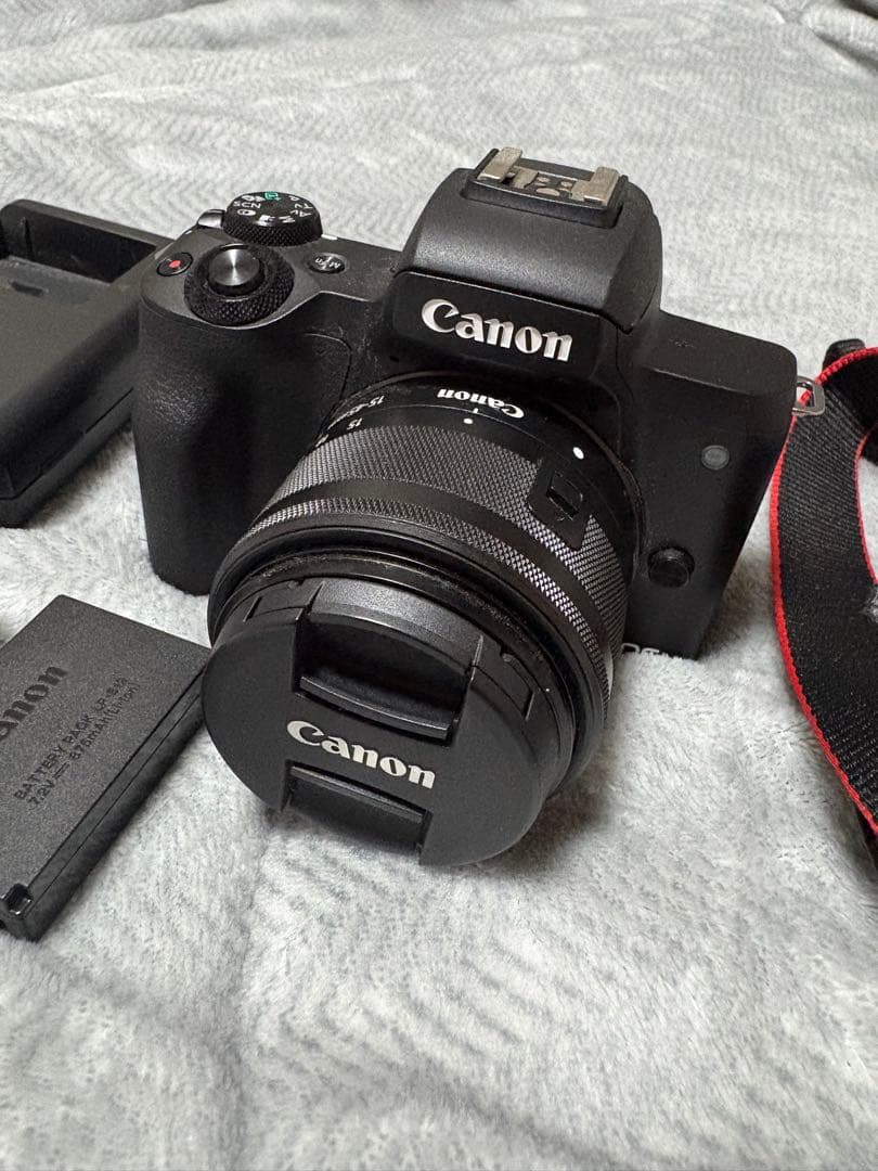 Canon EOS Kiss M ミラーレス一眼バッテリー2個付き