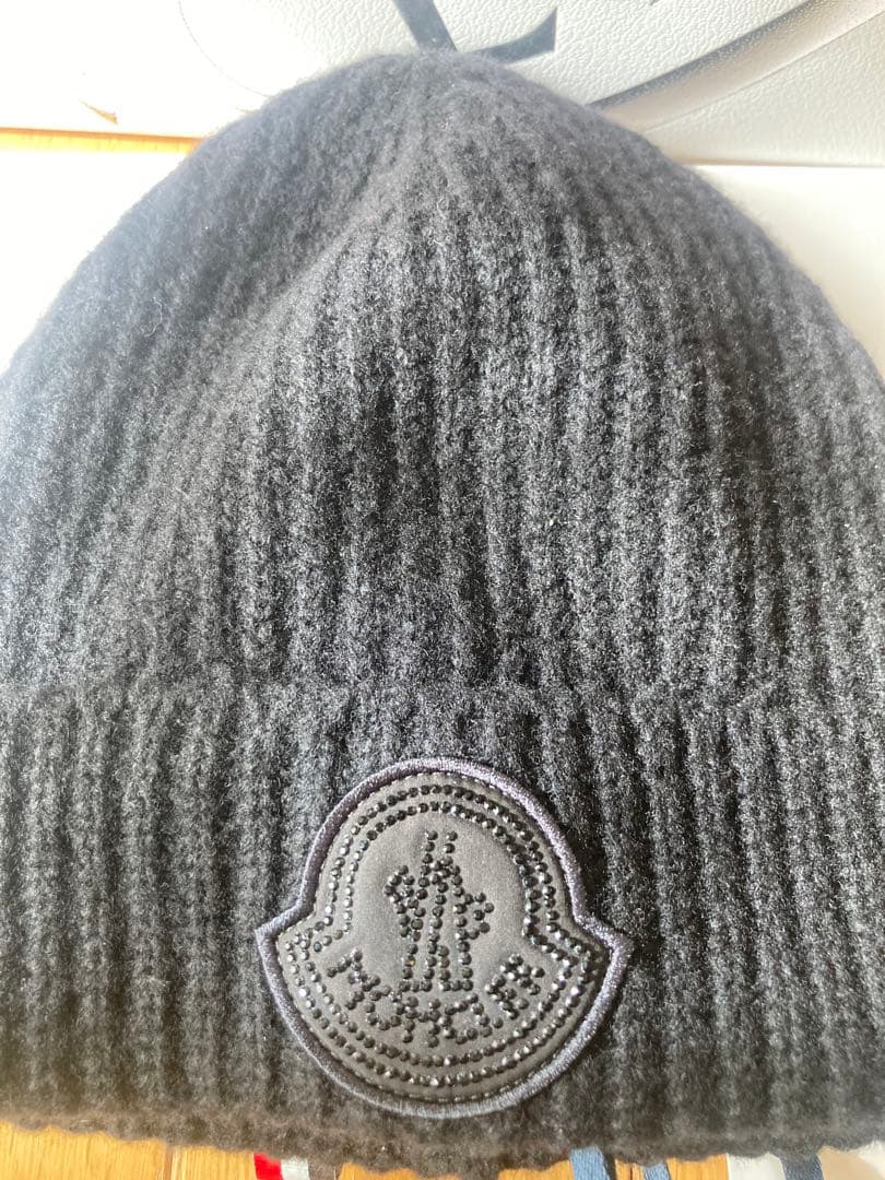 chasモンクレールニット帽