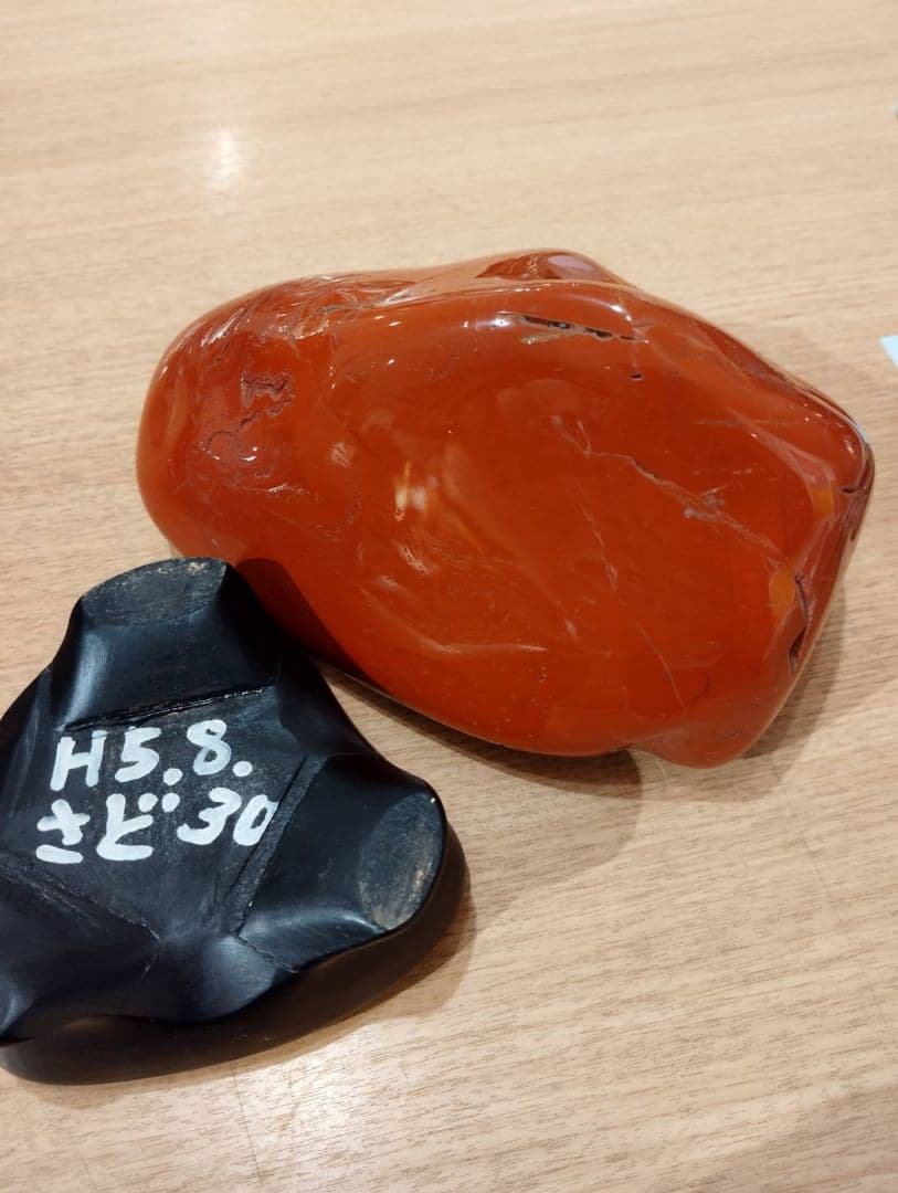 ム*陸様 佐渡ヶ島　赤玉石（スタンド付き）