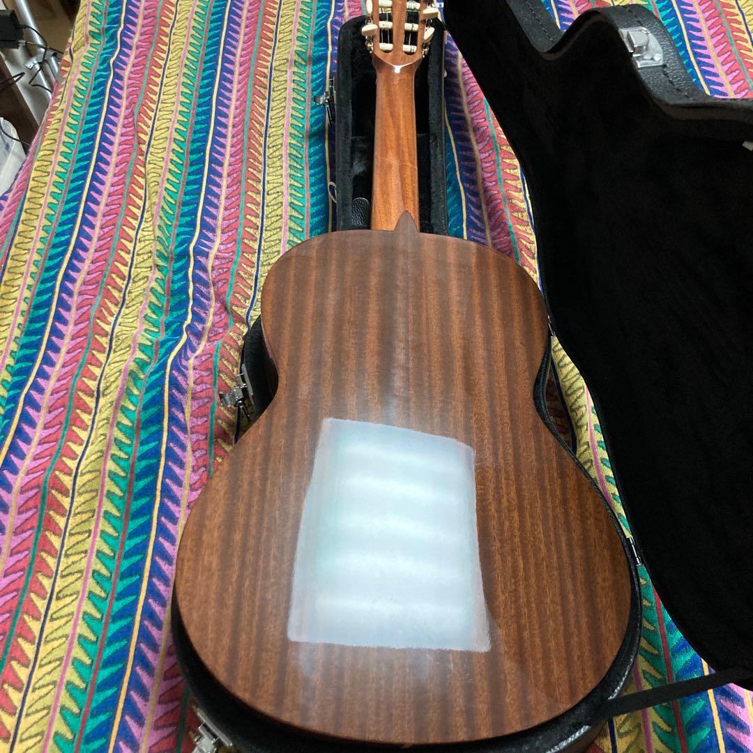 【合格記念セール】アコースティックギター　ハードケース付き。