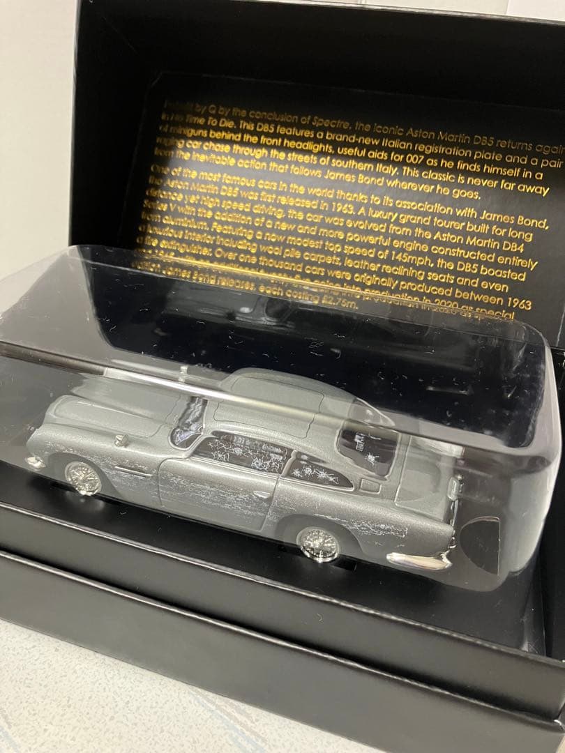 ジェームズボンド　アストンマーティン　DB5　モデルカー 　1/36