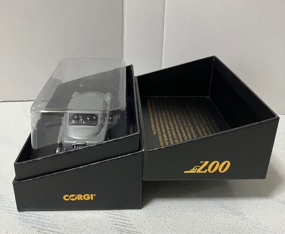 ジェームズボンド　アストンマーティン　DB5　モデルカー 　1/36