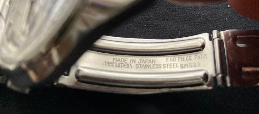 セイコー5 23石変わり文字盤　特徴的なラグ形状