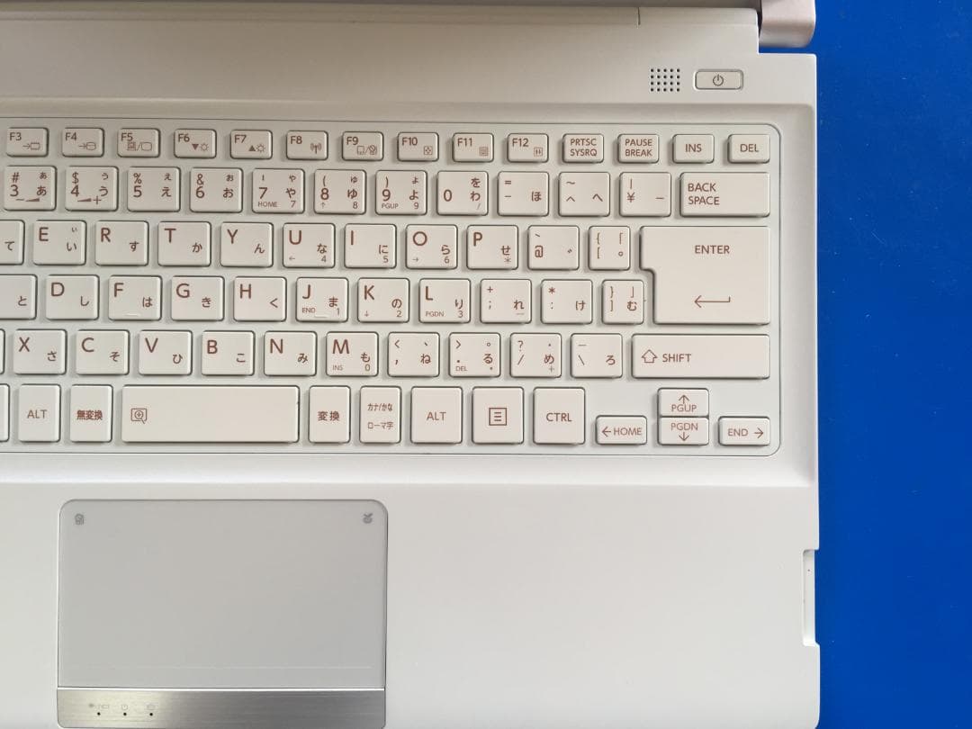 東芝 dynabook R734/E36KW 13.3型 軽量・コンパクトノート