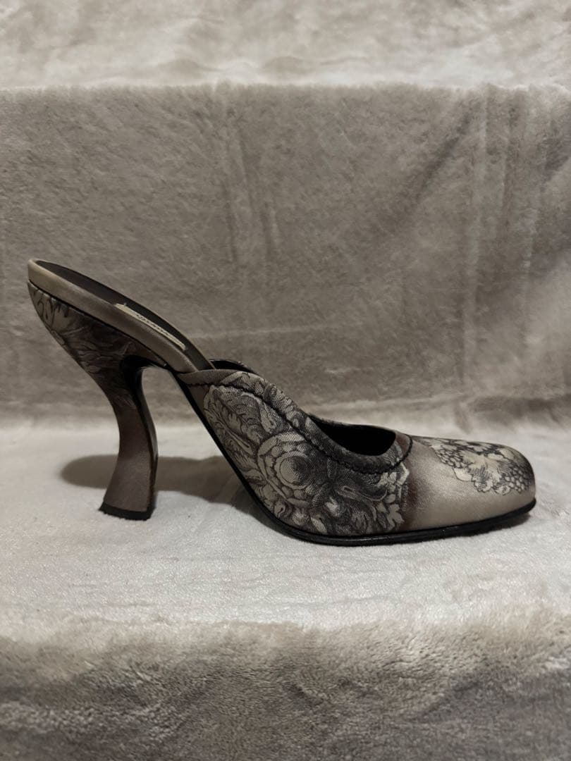 プラダ　素敵デザインミュール