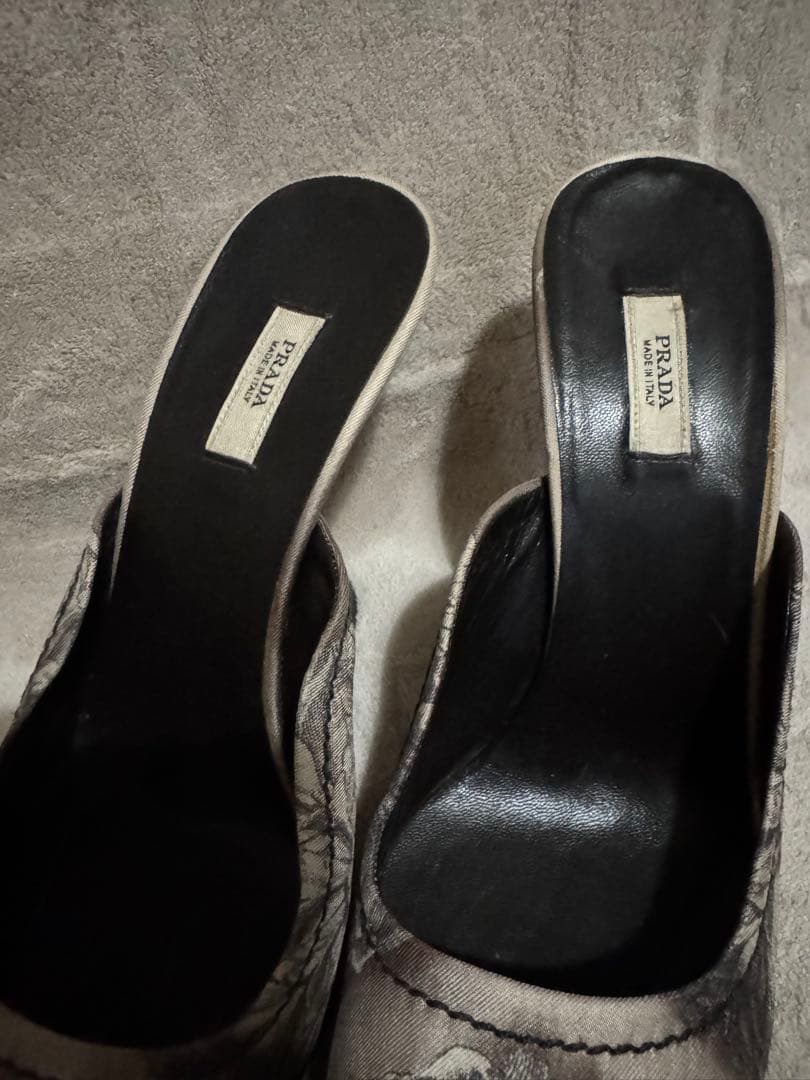 プラダ　素敵デザインミュール