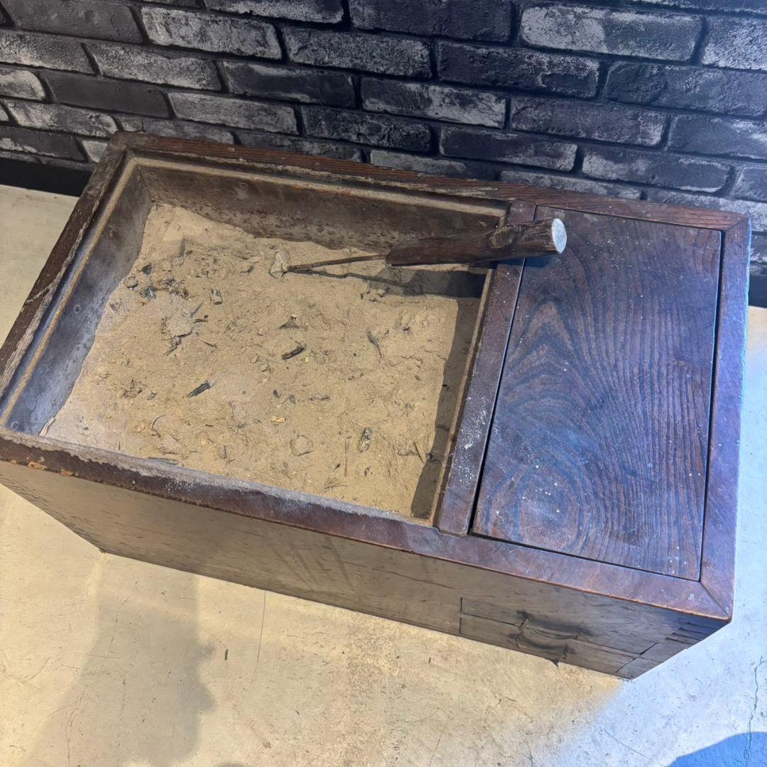 Ly01　木製火鉢　長火鉢　灰入り　昭和レトロ　引き出し付　古道具　アンティーク