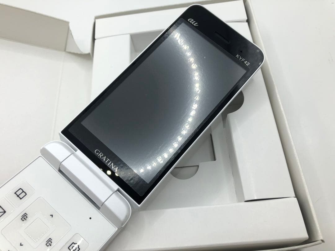 au　GRATINA KYF42 　ホワイト　4G ガラケー　☆未使用☆