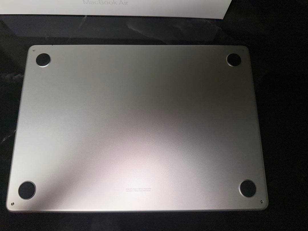 Apple MacBook Air (M2, 13インチ) 本体