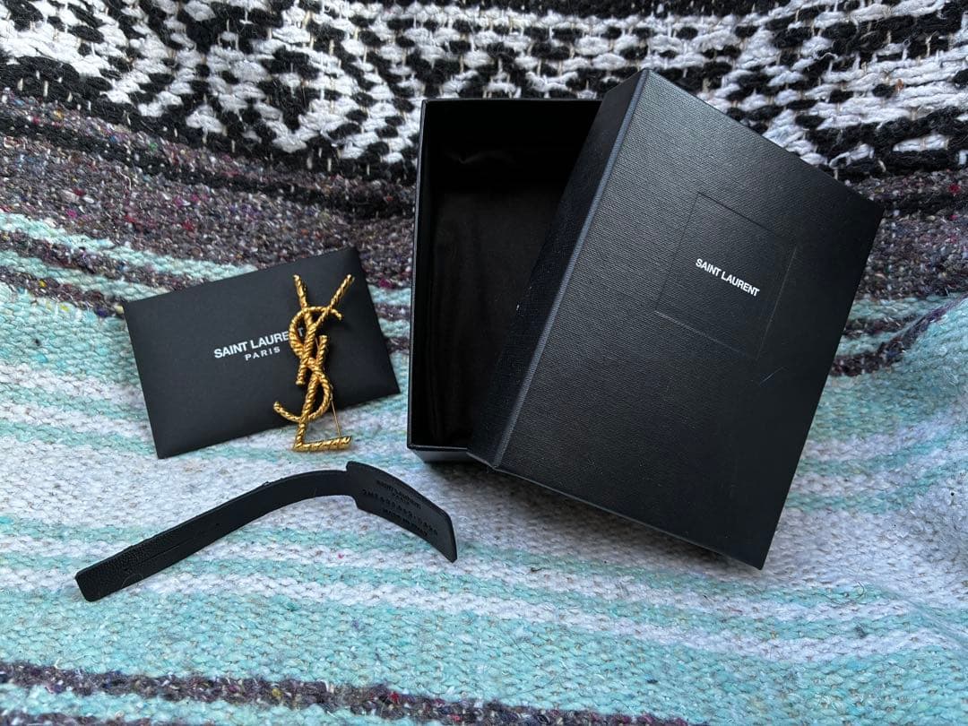 サンローラン　ブローチ　【確実正規品】