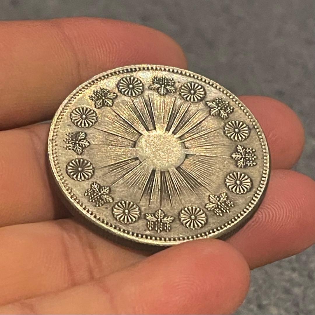 明治一圓銀貨 欠貝刻印 レア 希少 大型銀貨 古銭コレクション