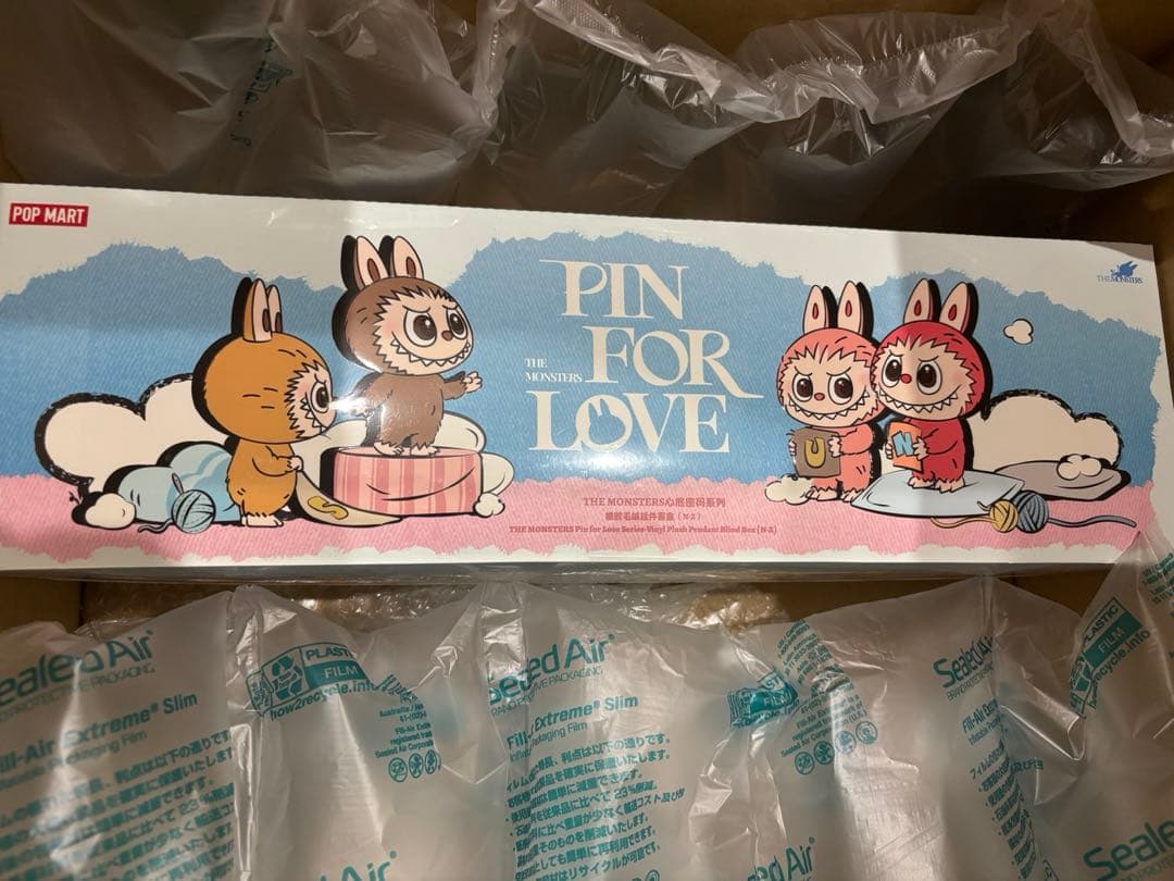 ポップマート ザ モンスターズ ラブブ ピンぬいぐるみ ペンダント (N-Z)
