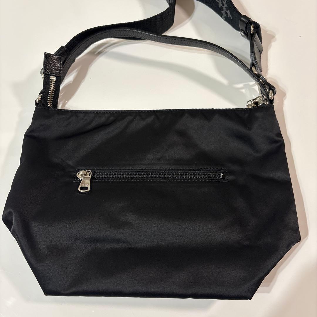 ほぼ未使用ラシット今期クラウズナイロンシンプルショルダー2wayアレンジベルト