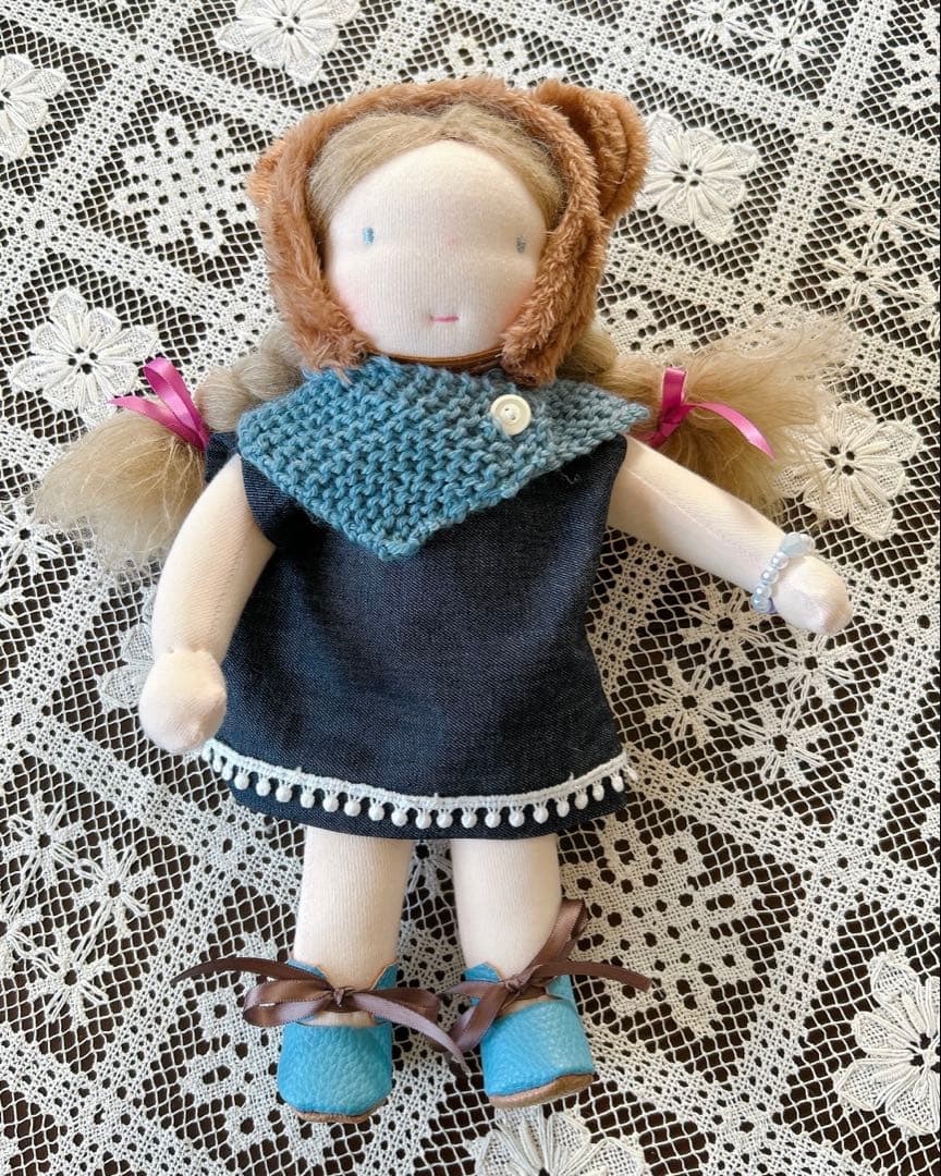 ウォルドルフ人形　カチューシャの女の子