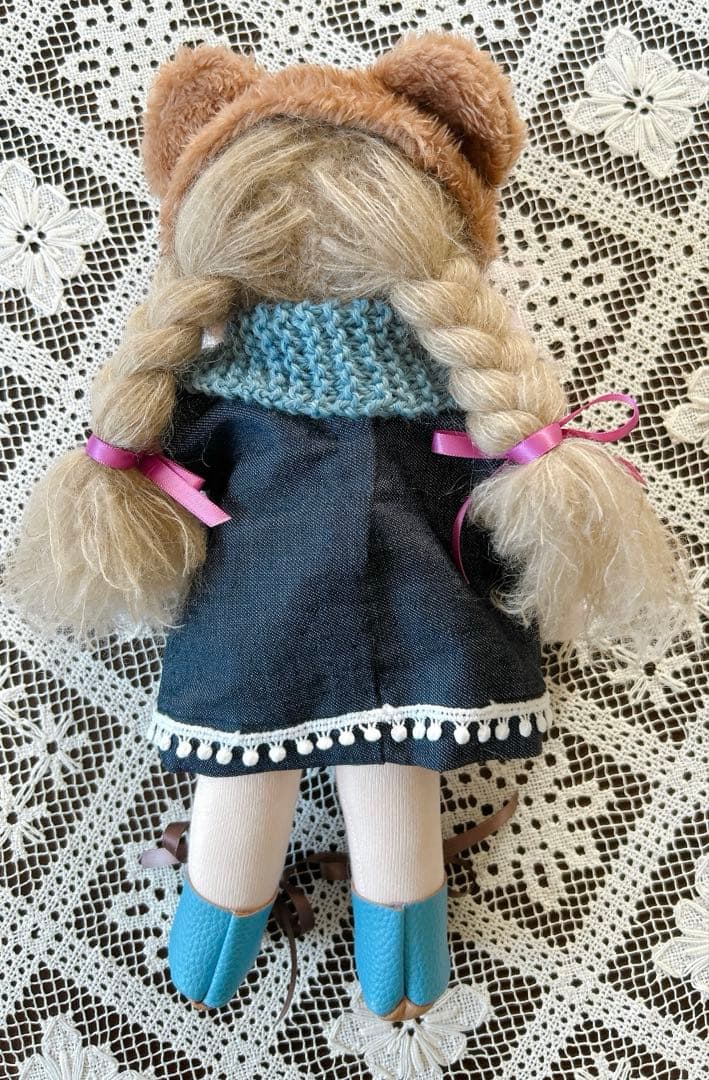 ウォルドルフ人形　カチューシャの女の子