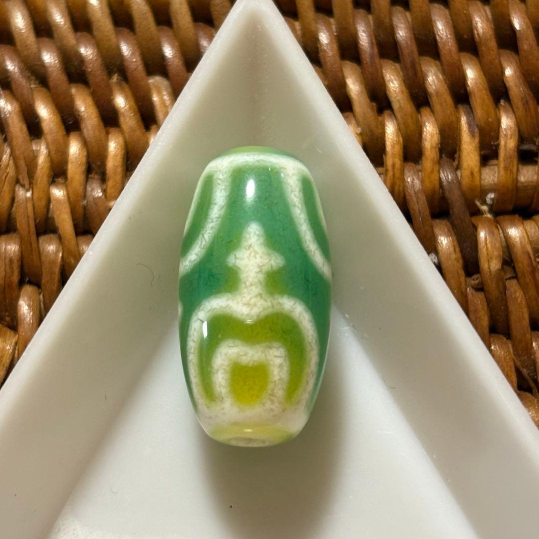朱砂入り‪ෆ‪.*・゜緑玉髄 バイカラー宝瓶天珠(*´˘`*)