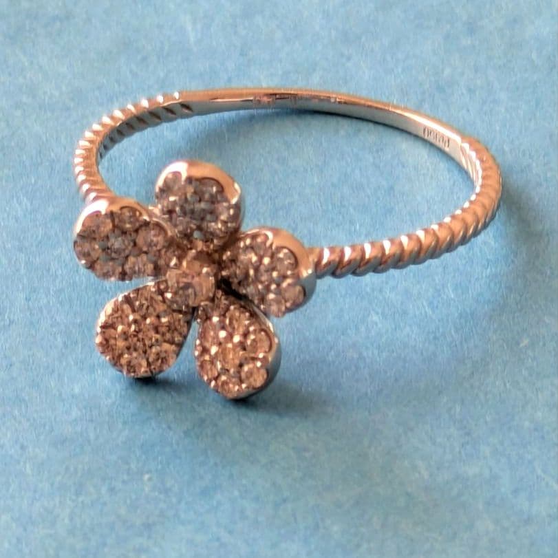 【新品】フラワー　H＆Cダイヤモンドリング　pt950 0.25ct お花リング