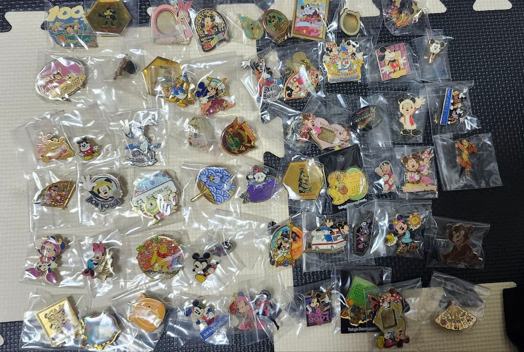 ディズニー　Disney ピンバッジ 200個以上 まとめ売り