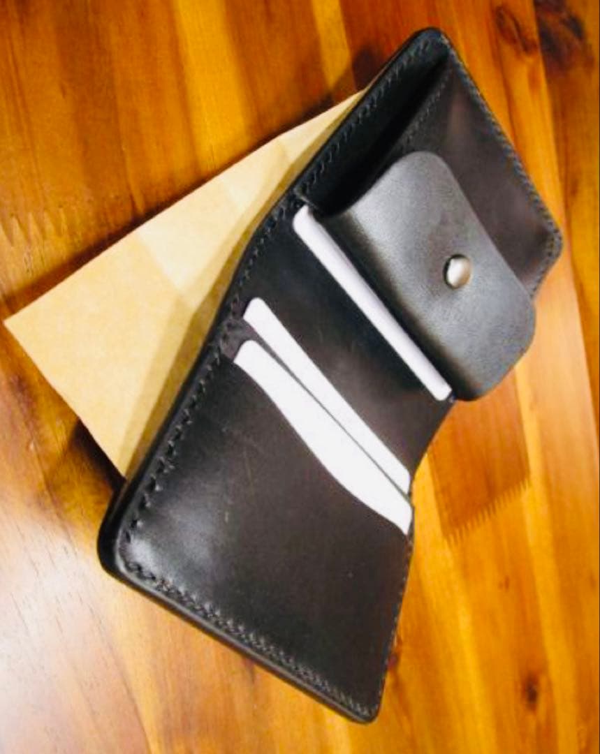 か*ん様 世界に１つ❗️新喜皮革 コードバン ブラック 黒 手縫い 二つ折り 栃