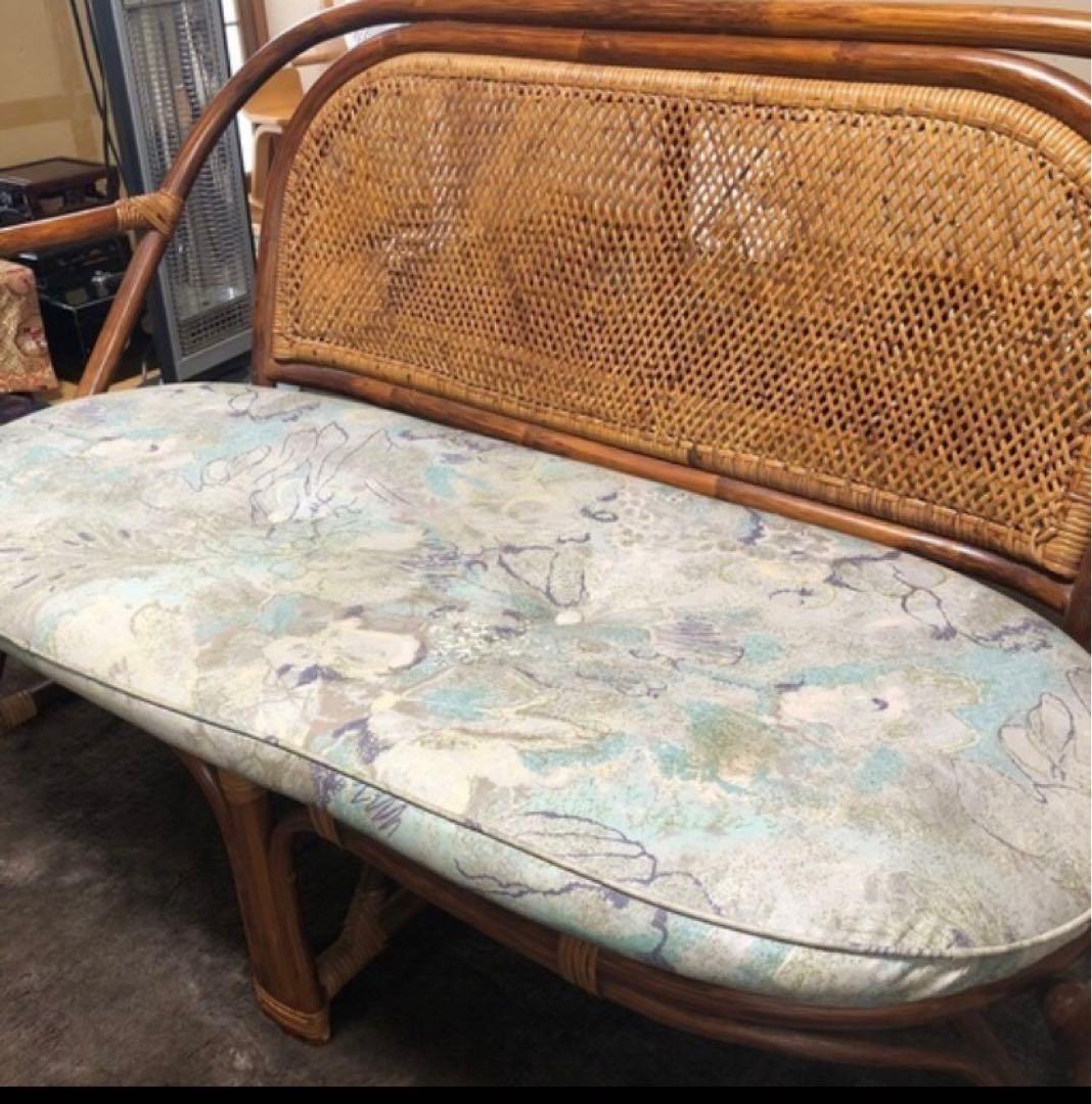ラタン製二人掛けソファ フラワーパターン