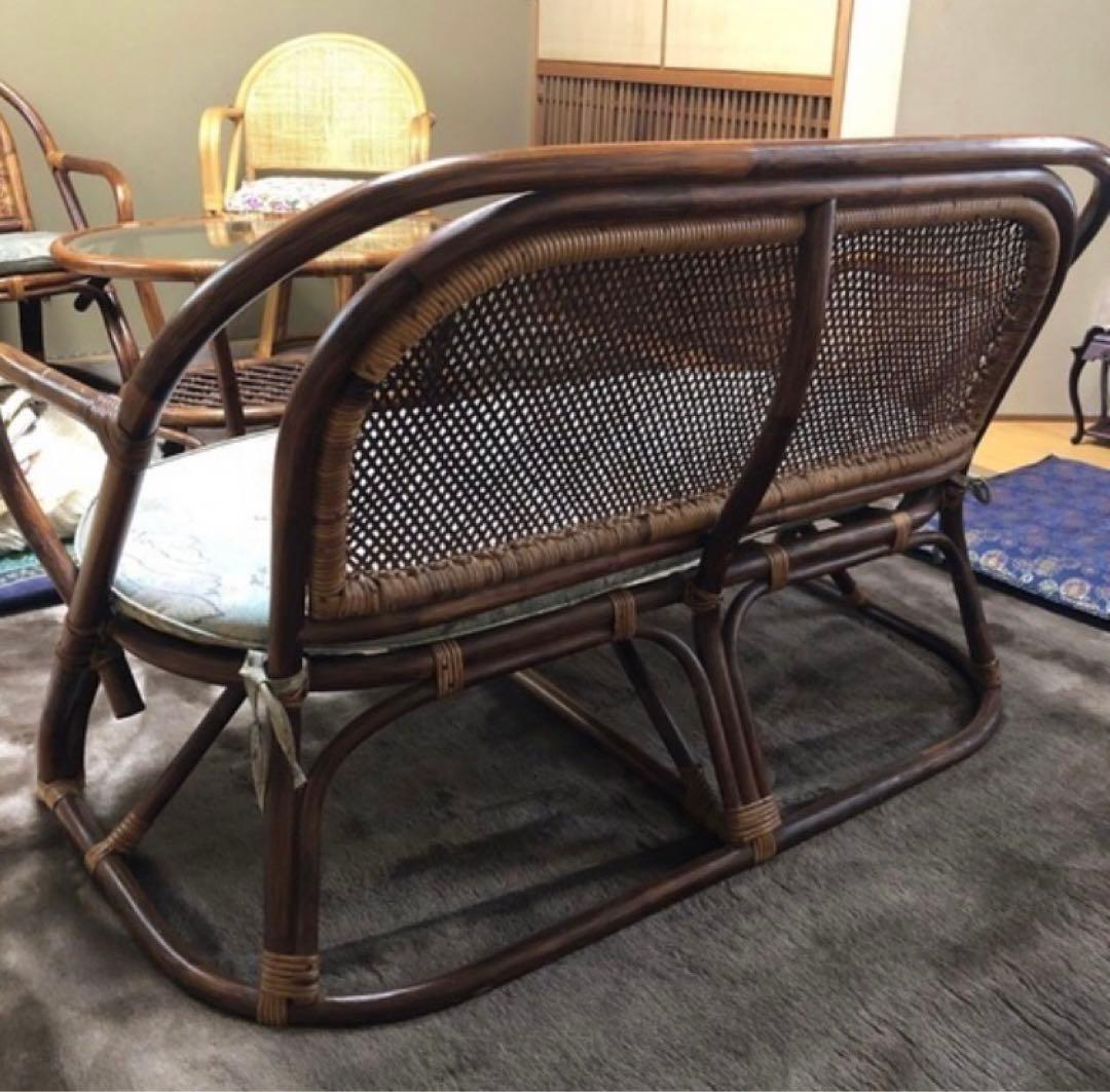 ラタン製二人掛けソファ フラワーパターン